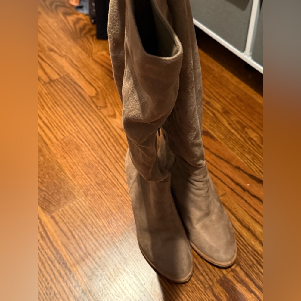 Tan suede knee high boots size 9 ONLY WORN ONCE!